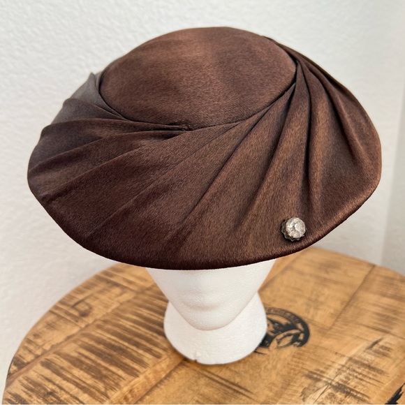 Vintage Women's Brown Fascinator Hat with Rhinestone Embellishment - Picture 7 of 10